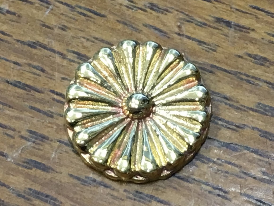 金色の菊紋 真鍮製 パーツ 12mm チャーム ボタン 菊 ご紋 御紋 戦艦三笠記念 菊花紋 戦艦三笠 旧帝国海軍 大日本帝国 コンチョボタン_画像3