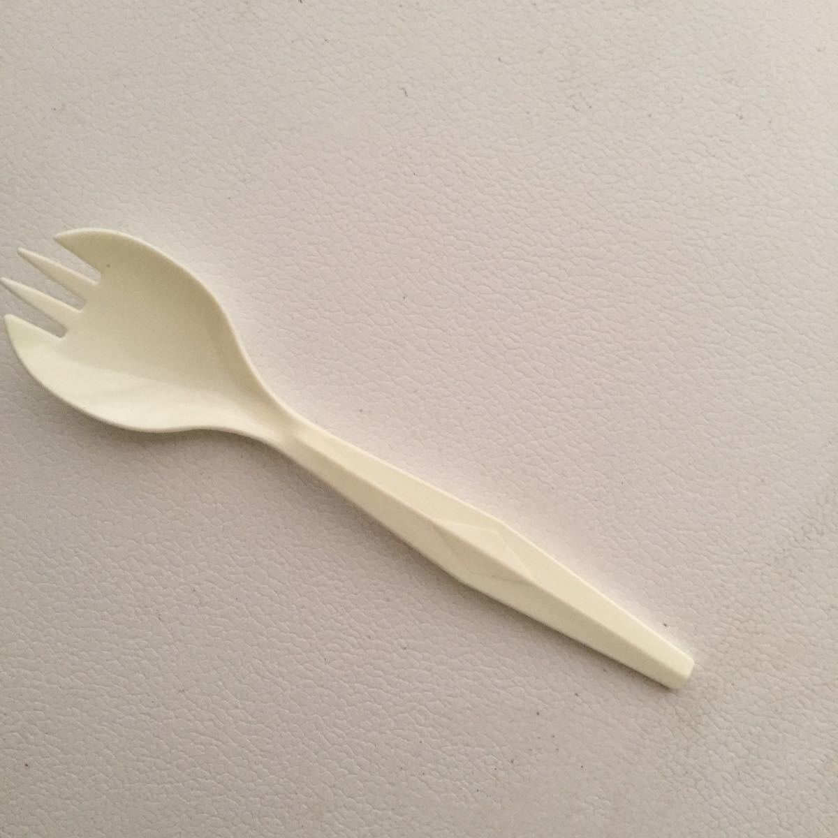 . crack spoon plastic 