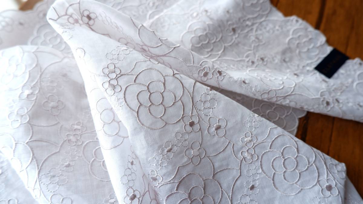 クレイサス 総刺繍 上品 おしゃれな 大判ハンカチ CLATHAS_画像5