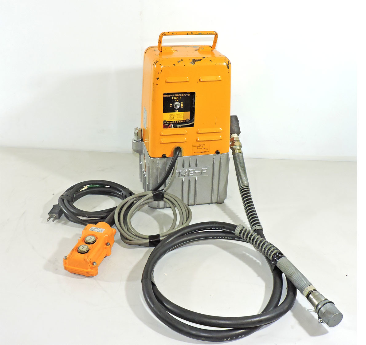 IZUMI 泉精器 小型電動油圧ポンプ R14E-F 100V 品（動作確認済み 