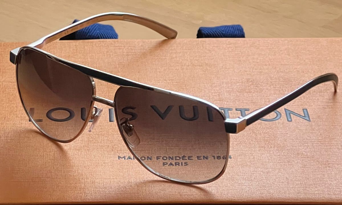 LOUIS VUITTON ルイ ヴィトン アティテュード パイロット LOUIS VUITTON ルイ ヴィトン アティテュード パイロット