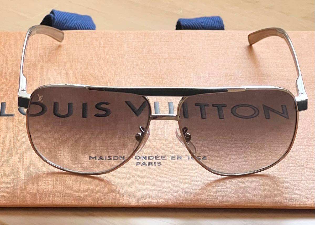 LOUIS VUITTON ルイ ヴィトン アティテュード パイロット LOUIS VUITTON ルイ ヴィトン アティテュード パイロット