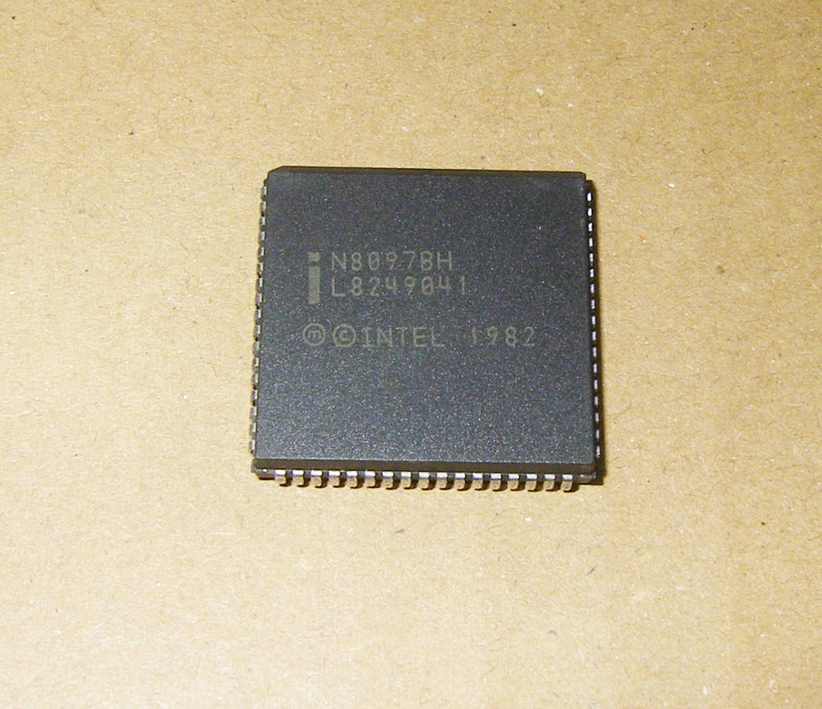 *INTEL 1982 N8097BH HV 20 5324*