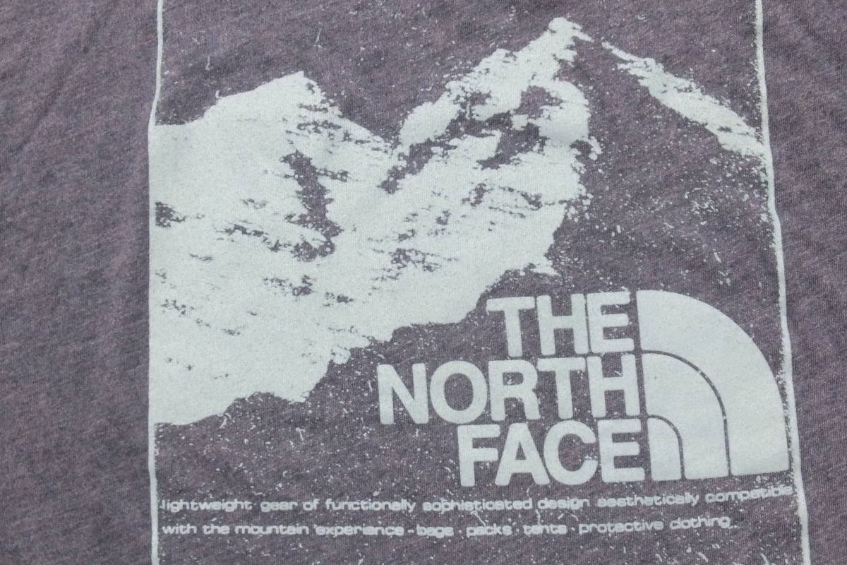 新品 【ノースフェイス 丸首 半袖 Tシャツ M　ネイビー 】　Lサイズの方も着用可能　淡い紺色　THE NORTH FACE　柔らかく伸びる生地_《拡大》バックプリント　