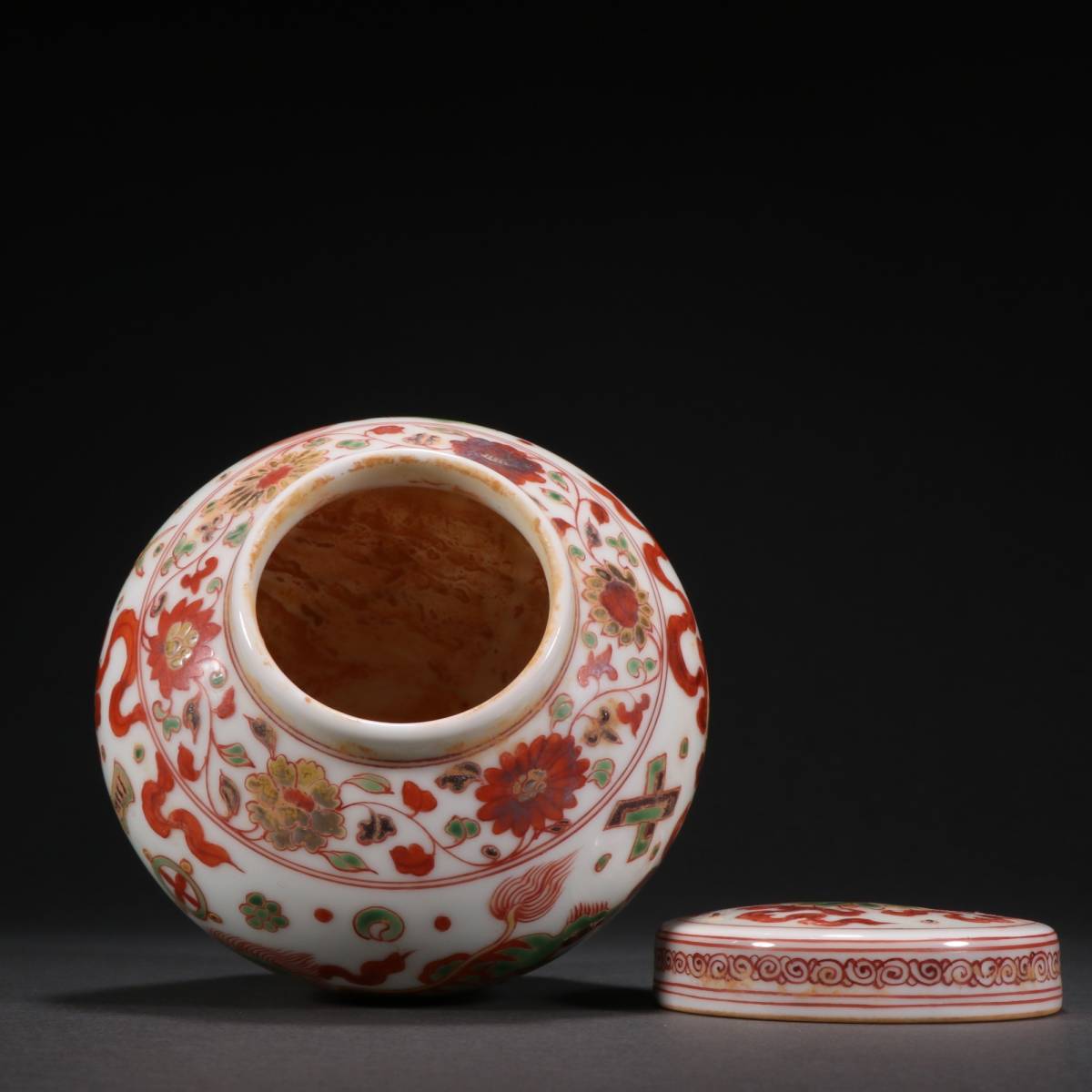 明・古陶磁器・五彩獅子戯球紋天字罐・箱付』極細工・古 明・古陶磁器・五彩獅子戯球紋天字罐・箱付』極細工・古