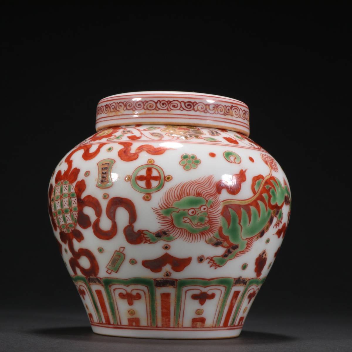 明・古陶磁器・五彩獅子戯球紋天字罐・箱付』極細工・古 明・古陶磁器・五彩獅子戯球紋天字罐・箱付』極細工・古