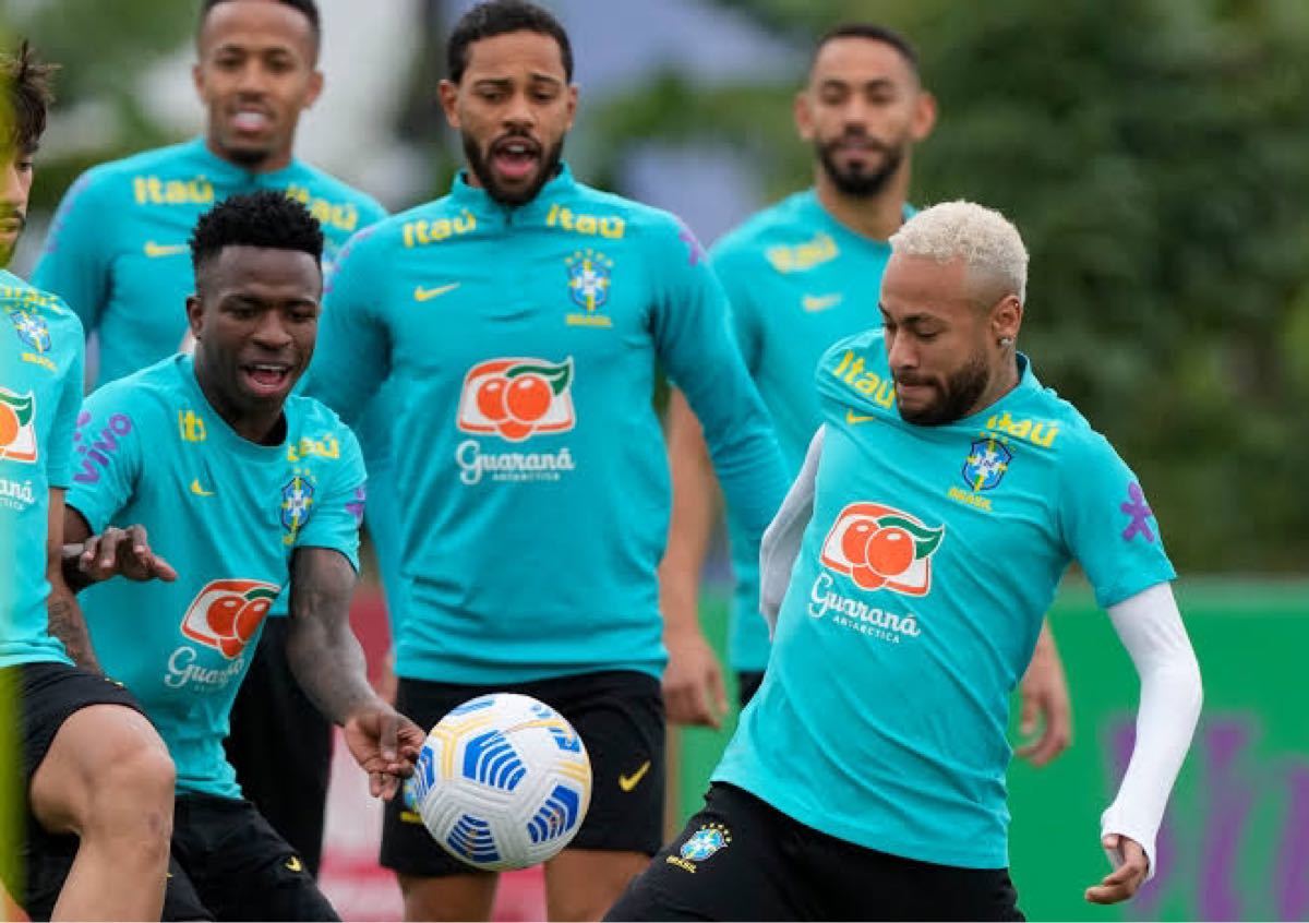 NIKE ブラジル代表 サッカー トレーニングウェア Lサイズ シャツ NIKE ブラジル代表 サッカー トレーニングウェア Lサイズ シャツ