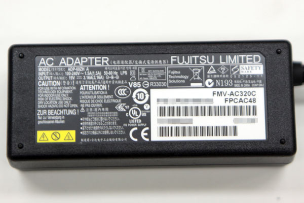 Fujitsu / оригинальный AC адаптер  ◆FMV-AC320C/19V 3.16A/ внешний диаметр   около 5.5mm  внутренний диаметр   около 2.5mm◆  Fujitsu AC19V195S