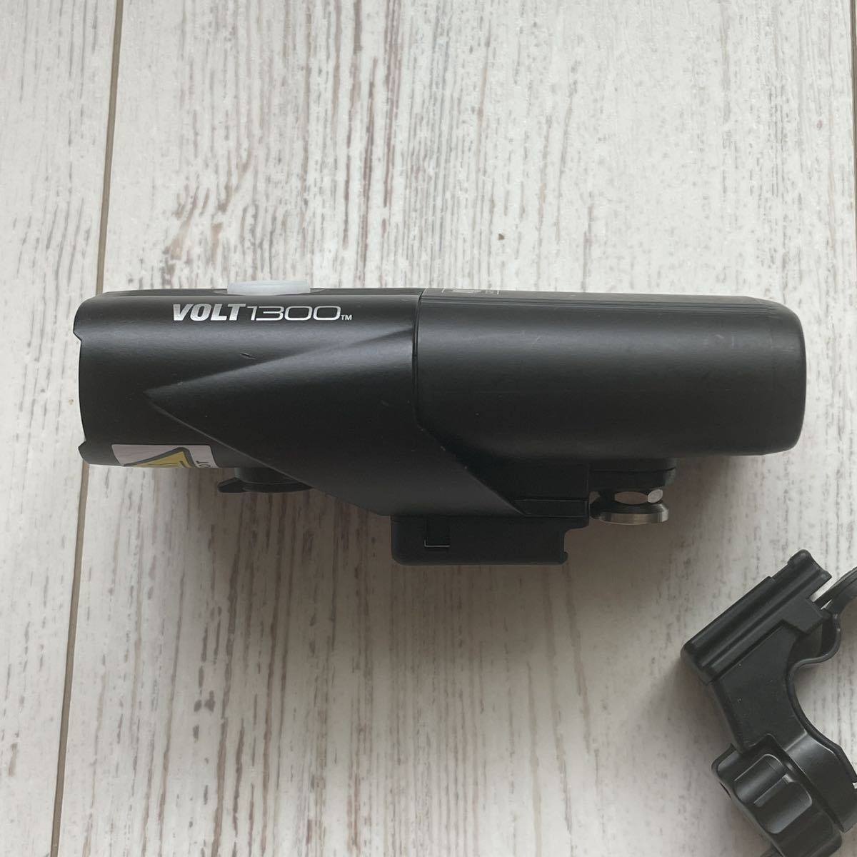 送料無料!キャットアイ(CAT EYE) LEDヘッドライト VOLT1300 HL