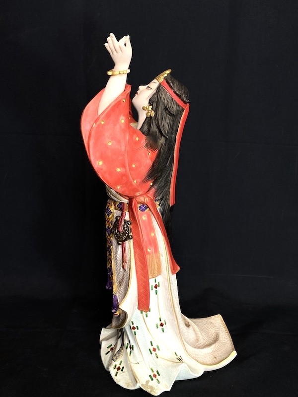 T946】希少品 博多人形 川崎幸子作 【卑弥呼】立札付き 高さ38cm T946】希少品 博多人形 川崎幸子作 【卑弥呼】立札付き 高さ38cm