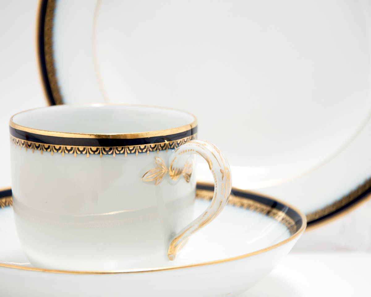ワンピなど最旬ア! 古マイセン 金彩 コーヒーカップ Aカンテ コバルトの縁取り マイセン