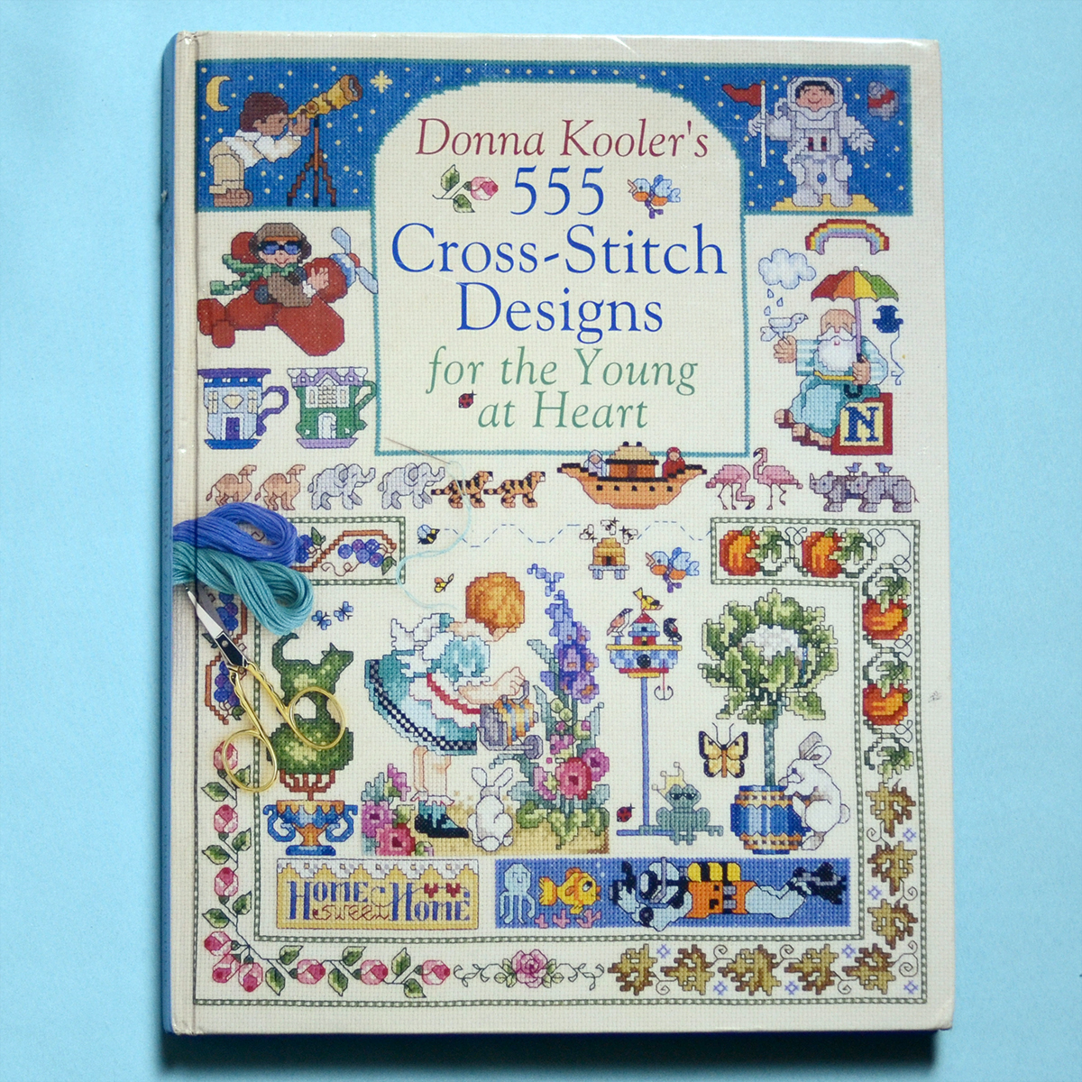 【 洋書 】 クロスステッチ 図案 刺繍 手芸 洋裁 555 Cross-Stitch Designs for the Young at Heart_画像1