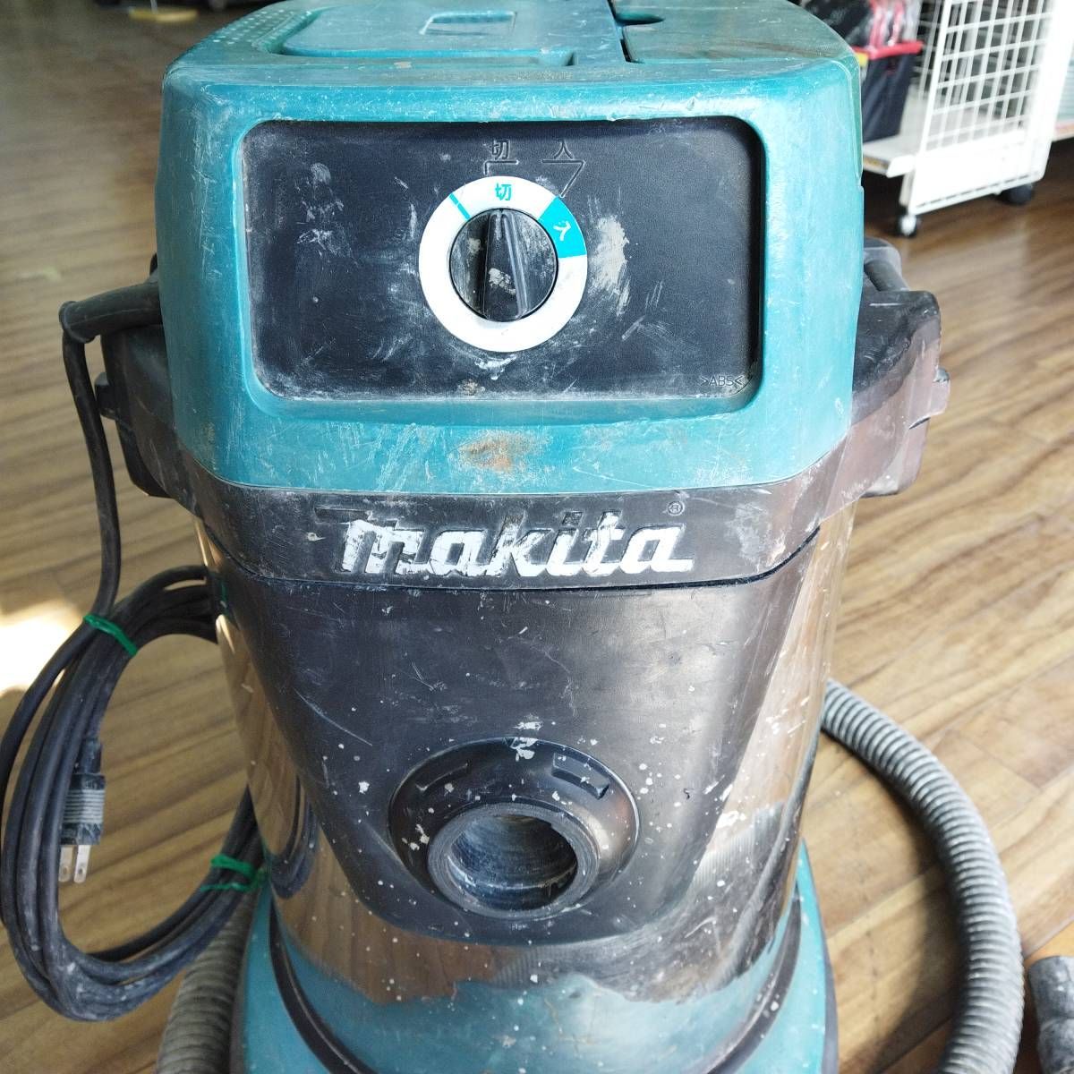 店頭引き取り歓迎 MAKITA 490 乾湿両用 集じん機 ◇3116/工具宮竹店