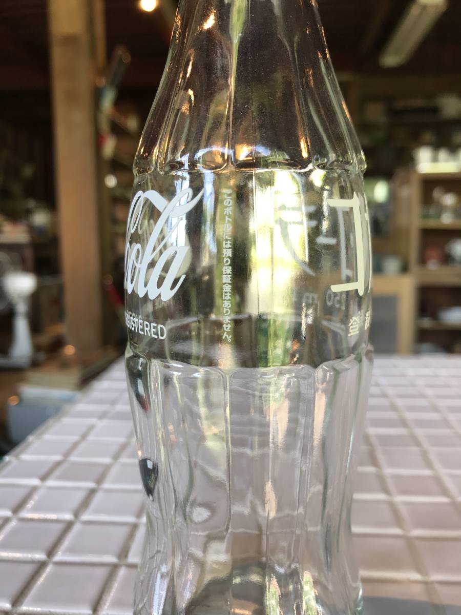コカコーラ 空き瓶 250ml スクリューキャップ 高さ200mm 直径55mm ガラス瓶 限定モデルか 当時物 ビンテージ_画像3