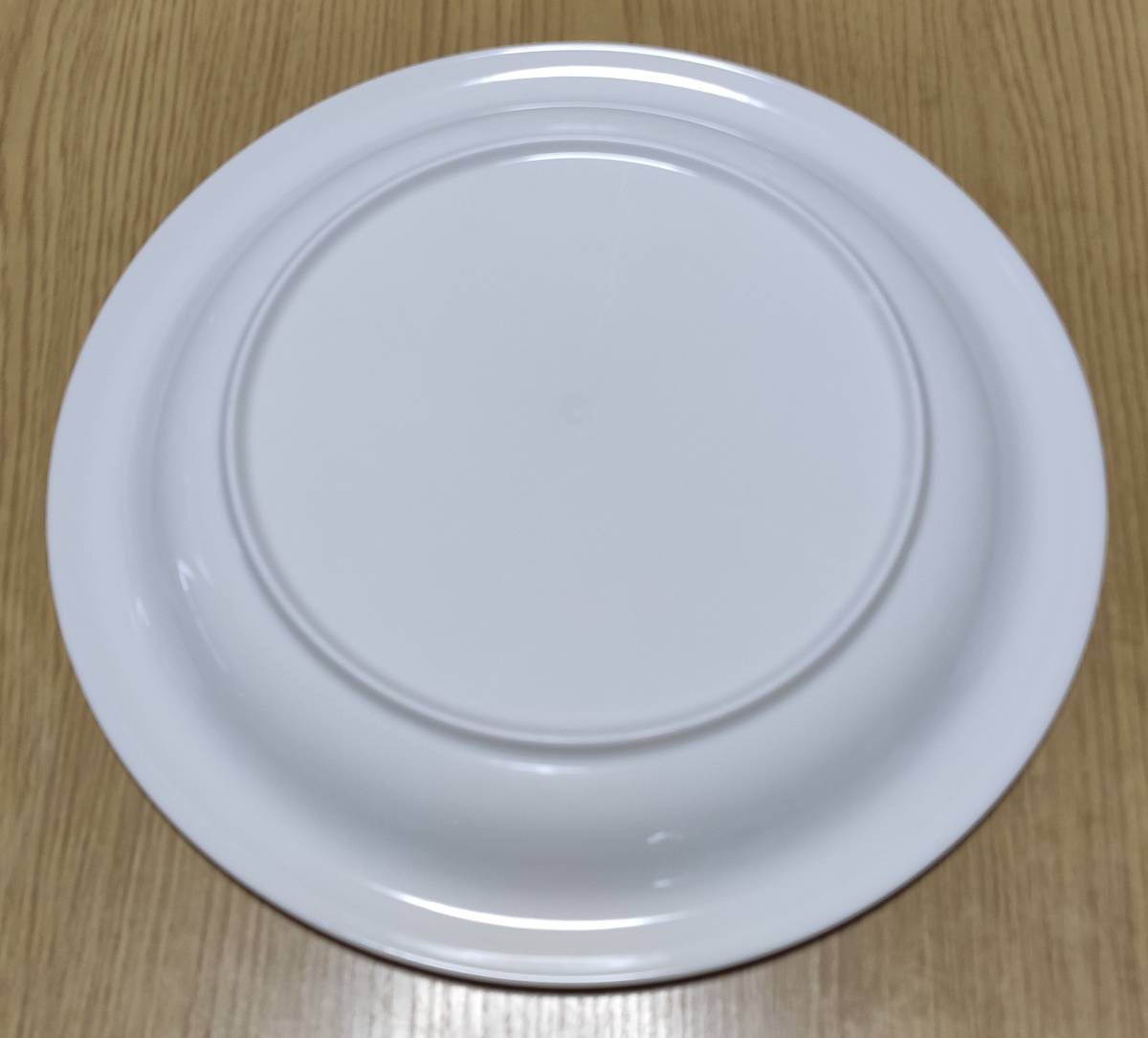 TRIANGLE ベリーセット　yamaka INTERNATIONAL（未使用長期保管品）大皿１個、小皿５個　洋食器_大きい皿（裏）