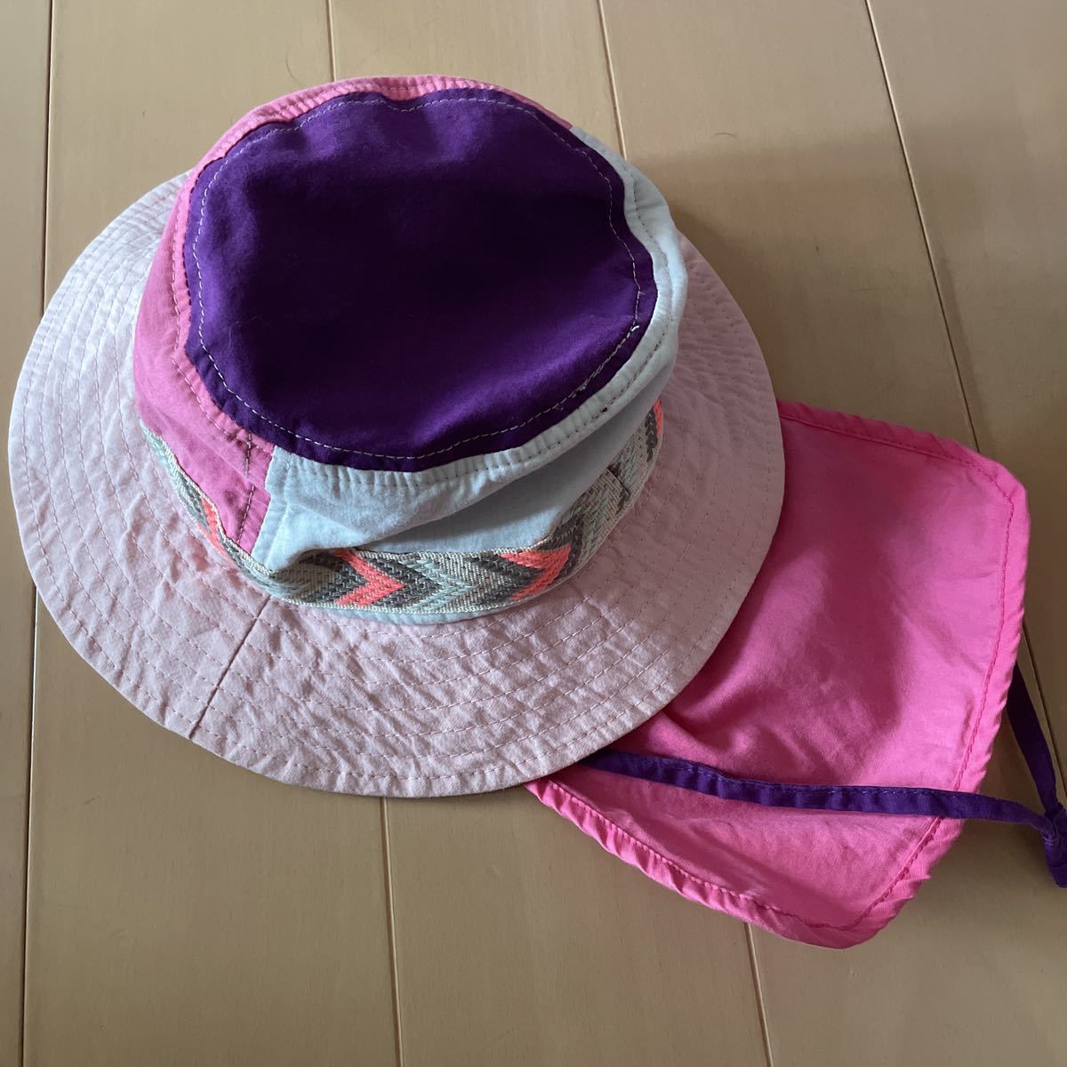 送料込み　BRANSHES ブランシェス　女の子用日除け付き帽子　首ガード　48cm UV対策 日焼け防止　送料無料