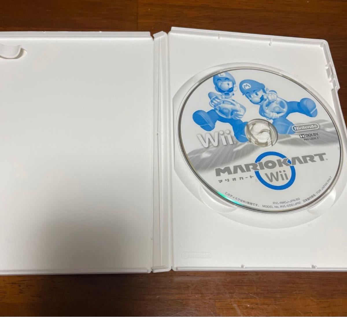 任天堂Wii本体と人気ソフト4点セット（桃鉄、いたスト、マリカー、戦国無双3）