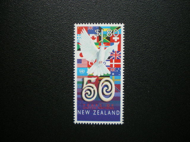 ニュージーランド発行 平和の鳩や加盟国の国旗など国際連合５０周年記念切手 １種完 ＮＨ 未使用の画像1