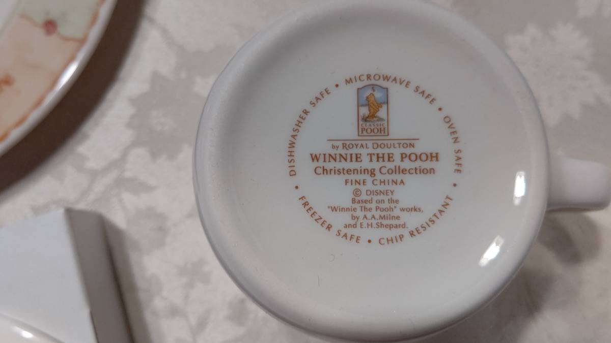 A 英国製 ロイヤルドルトン THE Winnie-the-Pooh プーさん A 英国製 ロイヤルドルトン THE Winnie-the-Pooh プーさん