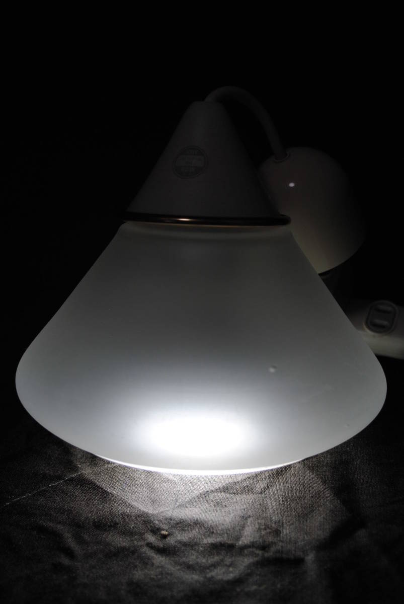 谷14　ナショナル　三角錐　宇宙船形　すりガラス　白熱灯照明　LB16556T　60W　高150　直径190ミリ_画像4