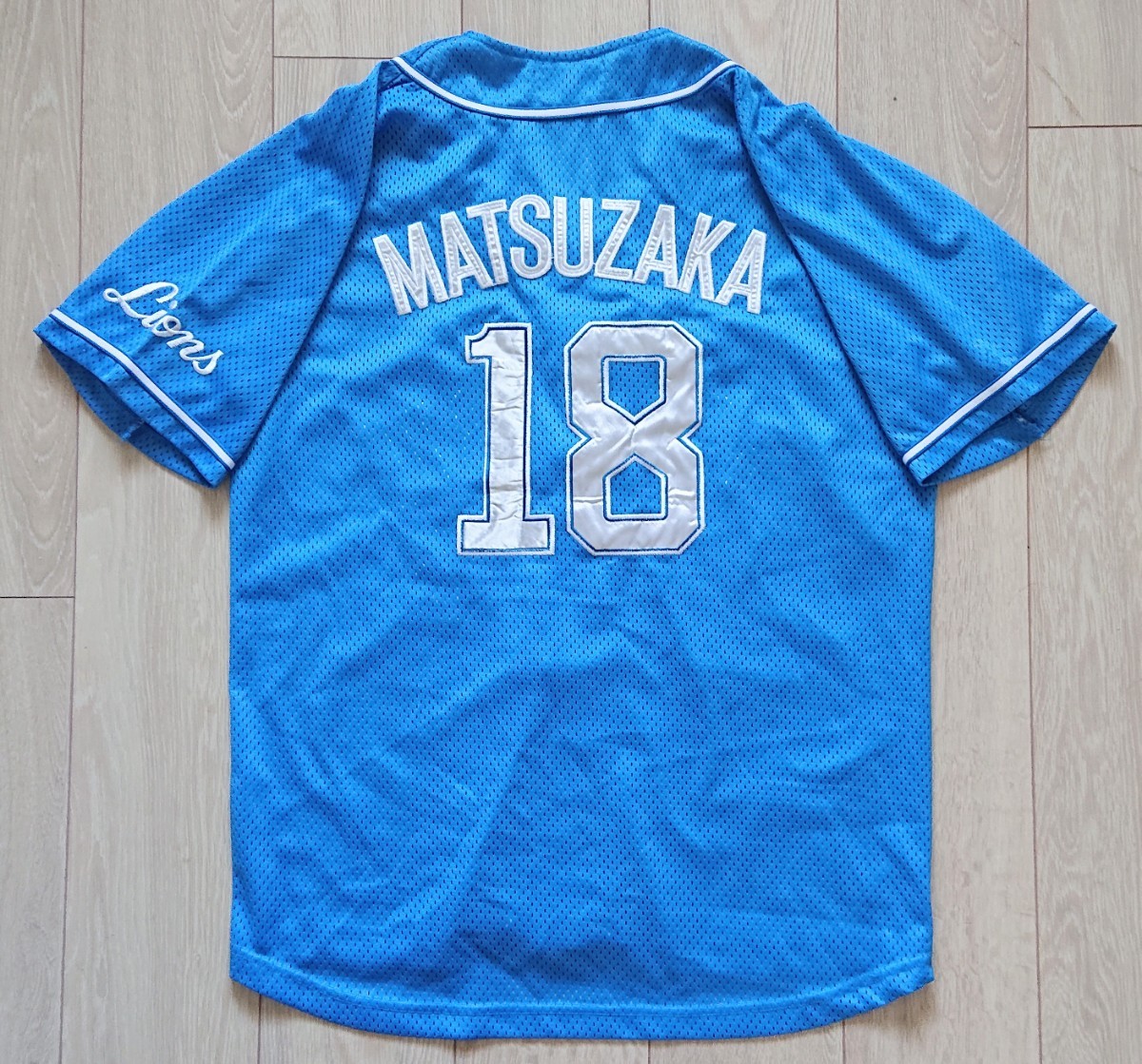 ランキング上位のプレゼント野球応援グッズ 希少 松坂大輔 西武ライオンズ 18番 ユニフォーム 2001年
