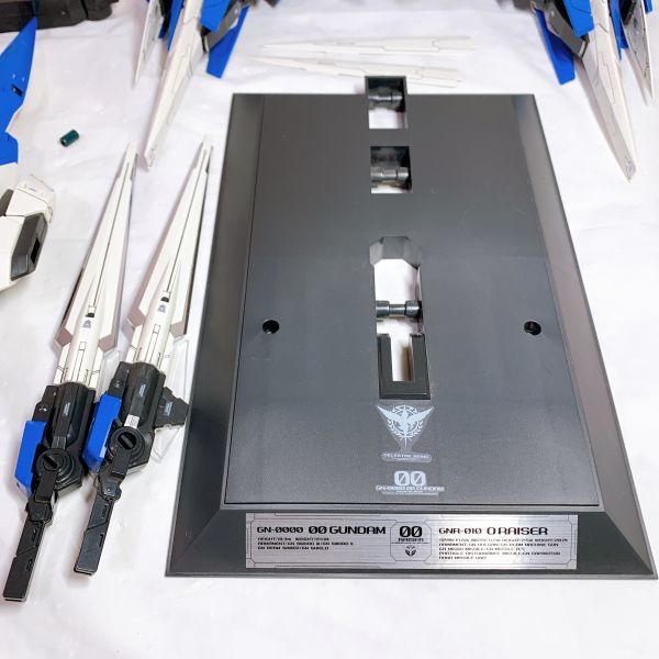 ○10kG5【送100】1円~ バンダイ PG 1/60 機動戦士ガンダム00