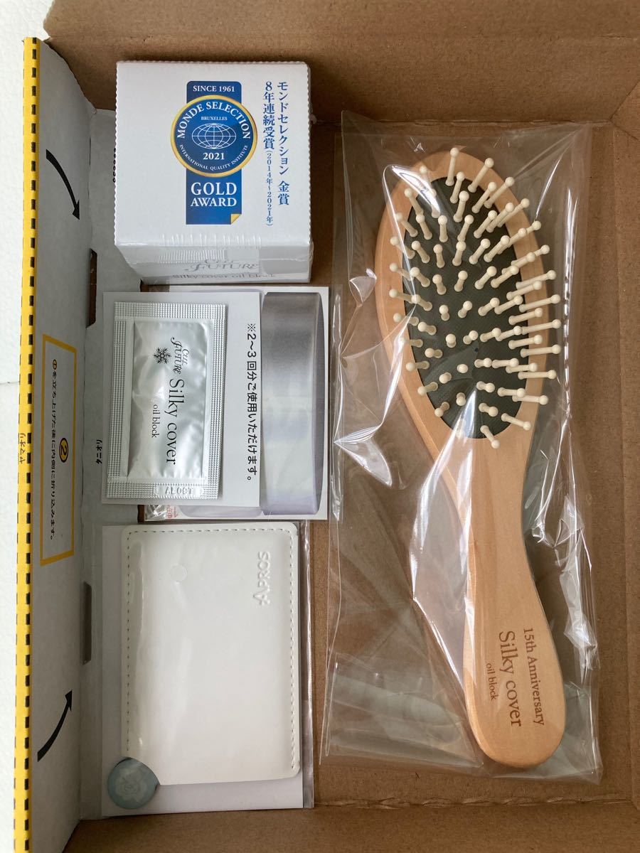 シルキーカバーオイルブロック カードミラー ヘアブラシ シルキーカバーオイルブロック カードミラー ヘアブラシ