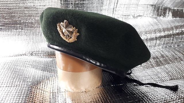 陸上自衛隊 自衛隊 別売りの 帽章付き ベレー帽 ９１式略帽 たぶんPX品 