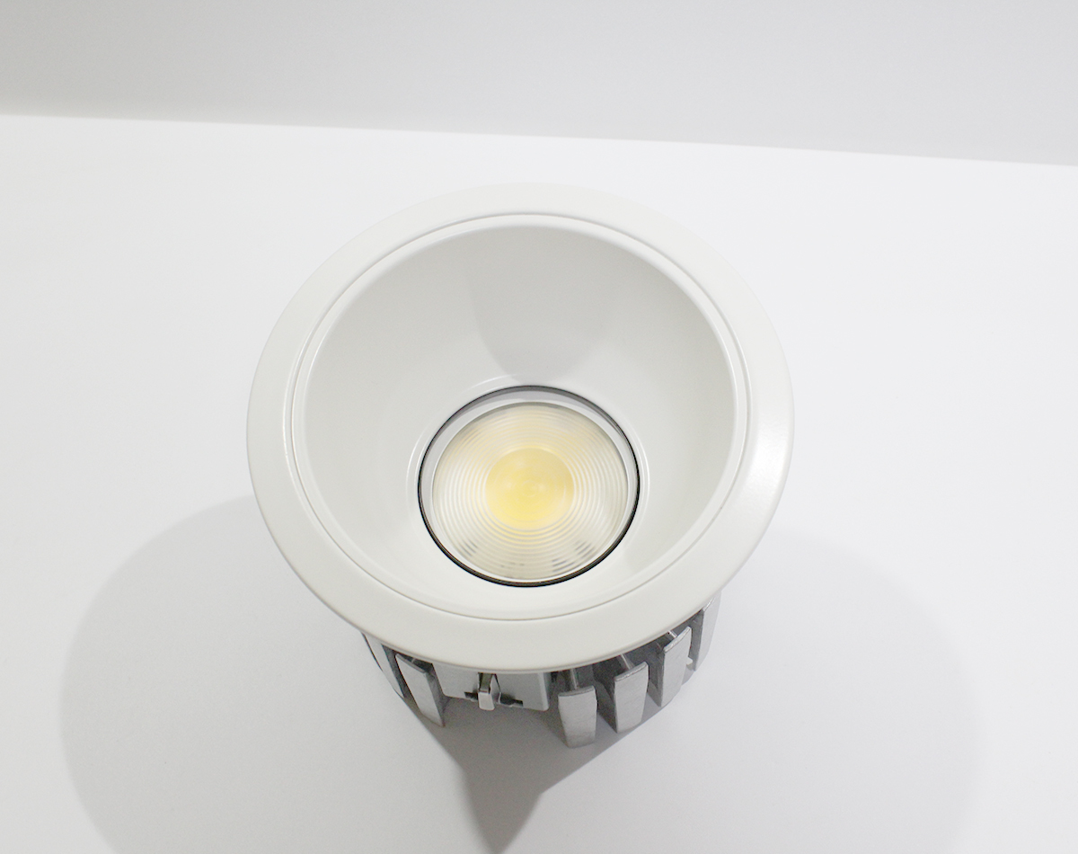 DAIKO LZD-91937AWF ダイコー LED ダウンライト 1台　温白色 ライト 照明 電球 開封済 未使用保管品 y0841_画像4