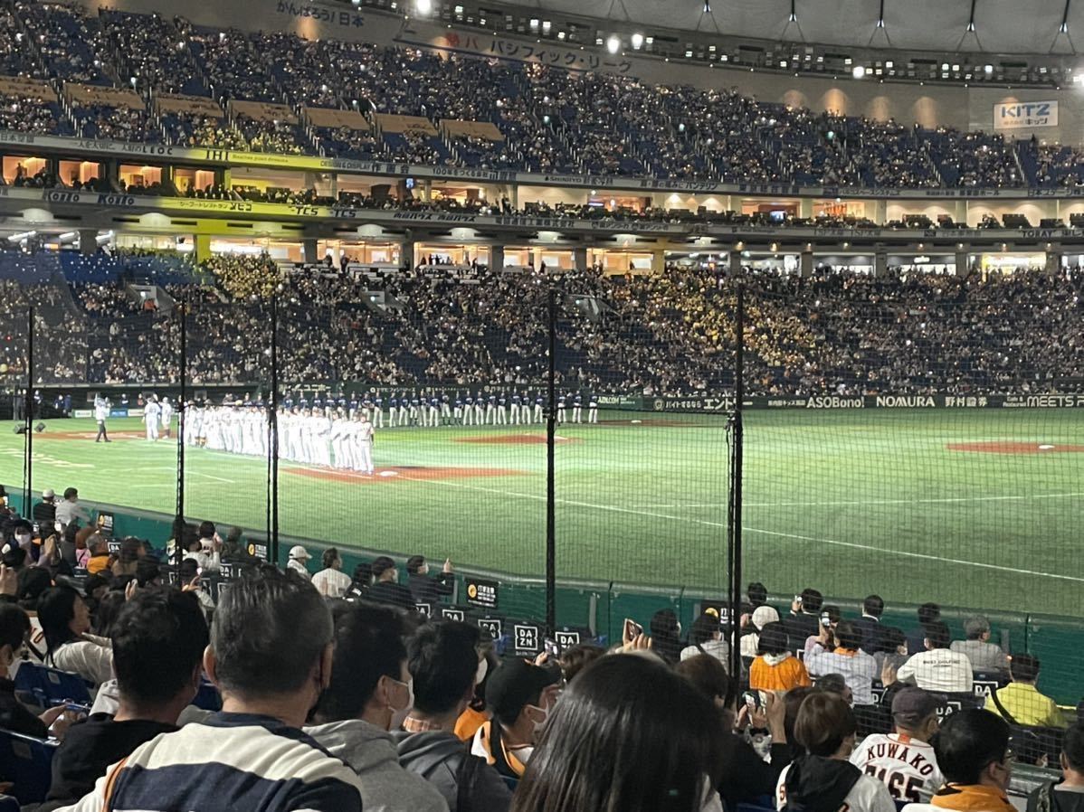 送料無料8月3日 水曜日 18時試合開始 巨人ー阪神 東京ドーム １塁側１