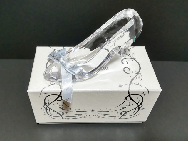 高品質新品 非売品 ディズニー ガラスの靴 シンデレラ ディズニープリンセス リングピロー ウエディング 置物 小物