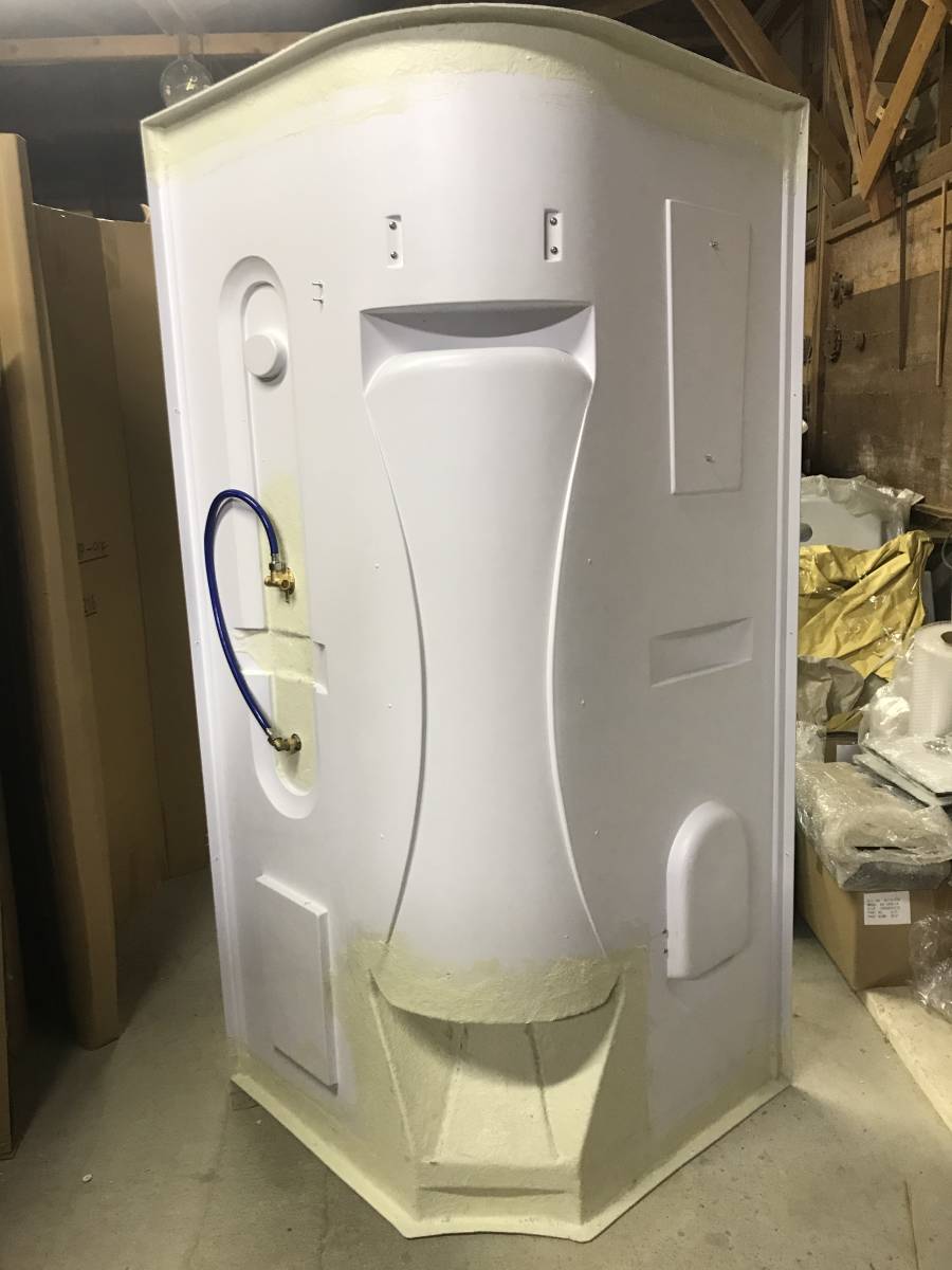 シャワーユニット lifeup-016W-T 【OPフラット天板 天井高2050に変更】 半透明ガラス ライト 換気扇付 装備 簡単 リフォーム アパート 設置_背面パネル裏側 給排水のぎ込み