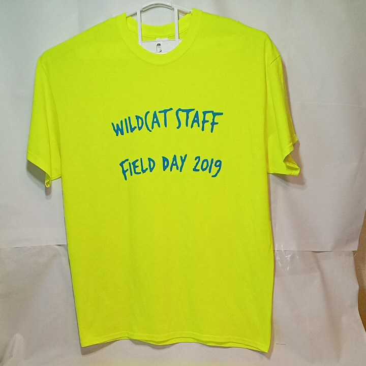 zcl-04t♪アメリカ古着WILDCAT STAFF FIELD DAY 2019 Tシャツ　USサイズ－XL イエロー _画像1