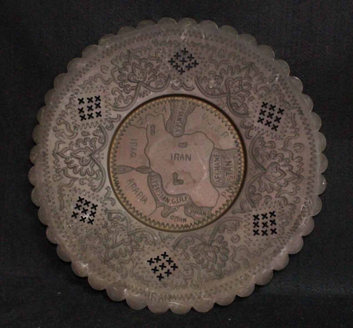 金属工芸■飾皿　銅皿　中東　イラン■■銅器　IRAN PERSIAN ARABIA アラビア　ペルシャ　USSR 33cm 古い皿_画像1