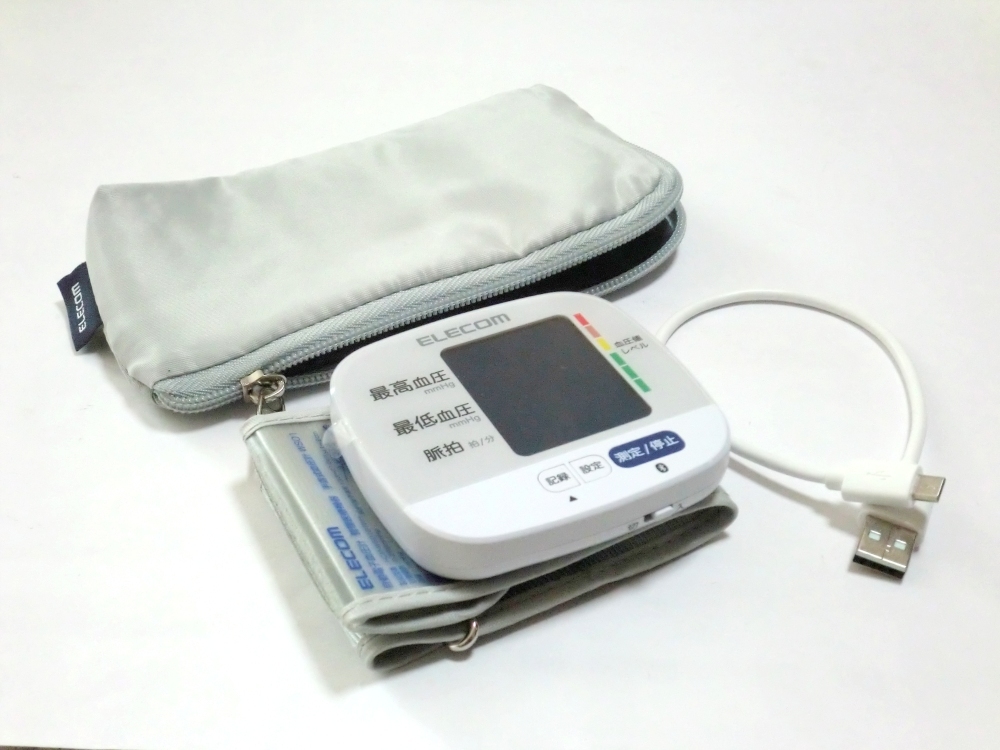 □最高に便利 スマホ・PCで血圧管理 新品 手首式血圧計 HCM-WS01BTWH ELECCOM ☆2/ Bluetooth 日時・血圧CSVデータ→EXCELで管理 エレコム_画像3
