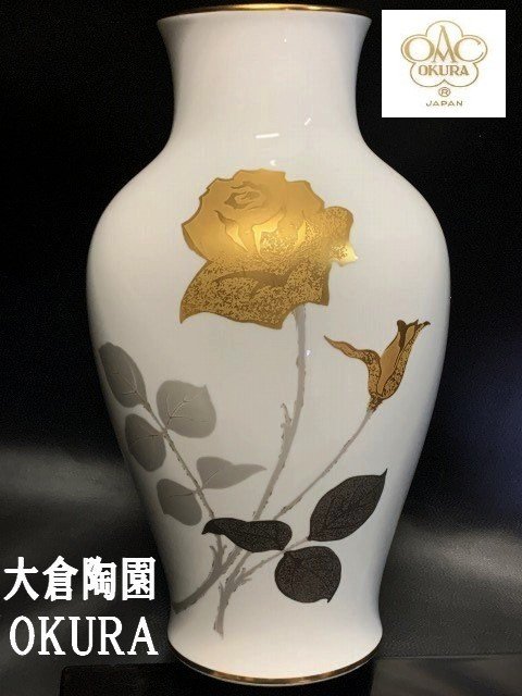 ◇皇室御用品◇息をのむ美しさ【OKURA 大倉陶園【金蝕　金銀彩　薔薇文様　花瓶　重量・1.8㎏　高さ・35㎝】百貨店購入　M07249