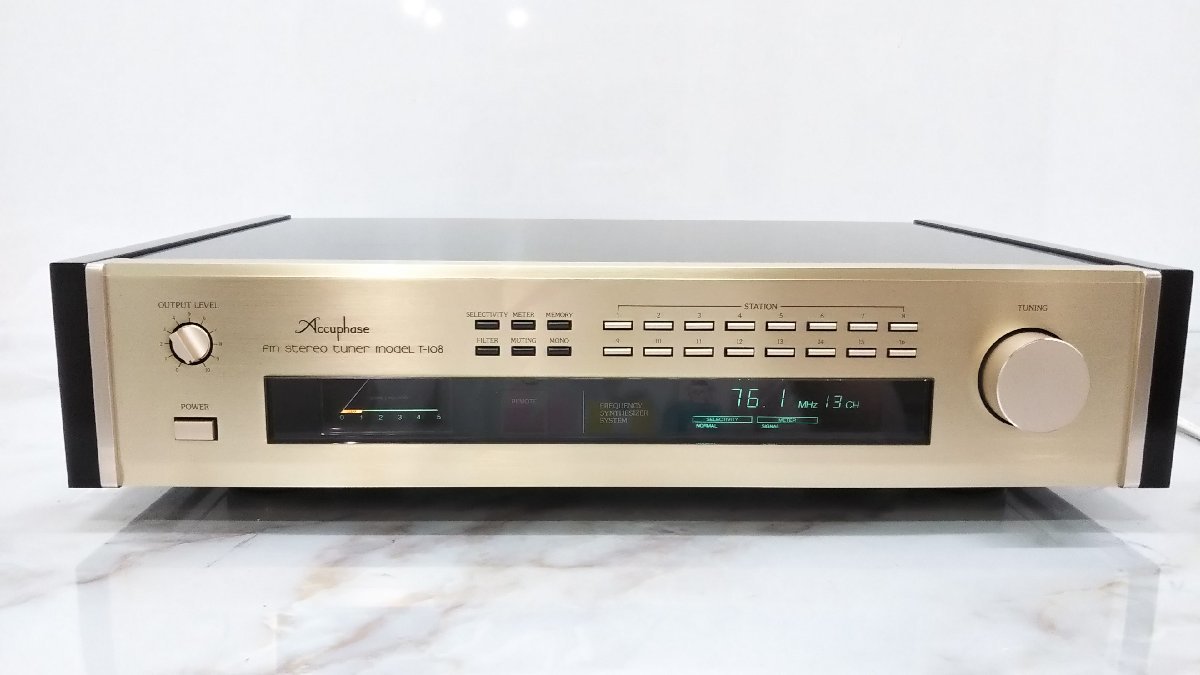 △880　未使用開封品　オーディオ　FMステレオチューナー　Accuphase　T-108　アキュフェーズ　元箱付き_画像2