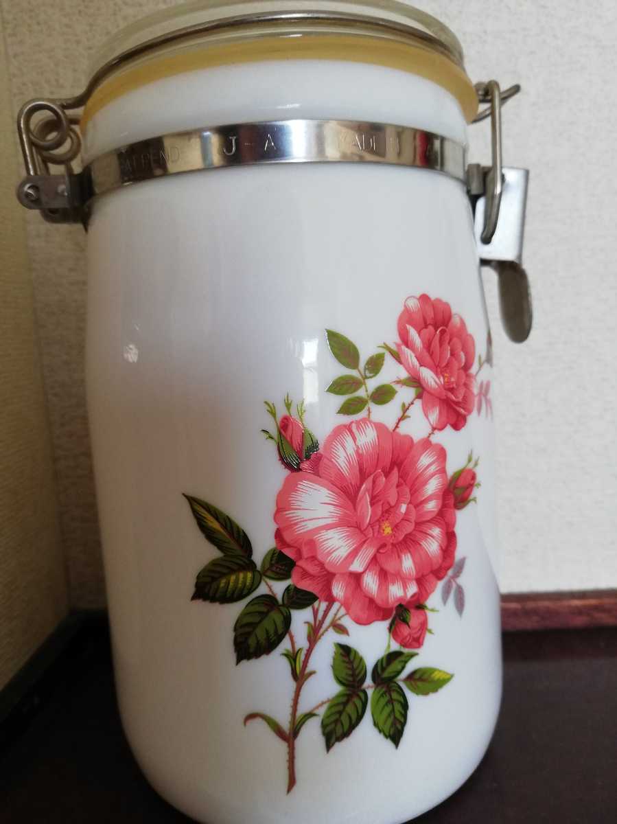  new goods .. bin air-tigh bin preservation container .. container canister kitchen Showa Retro floral print white se-la Mate . white pop cute 