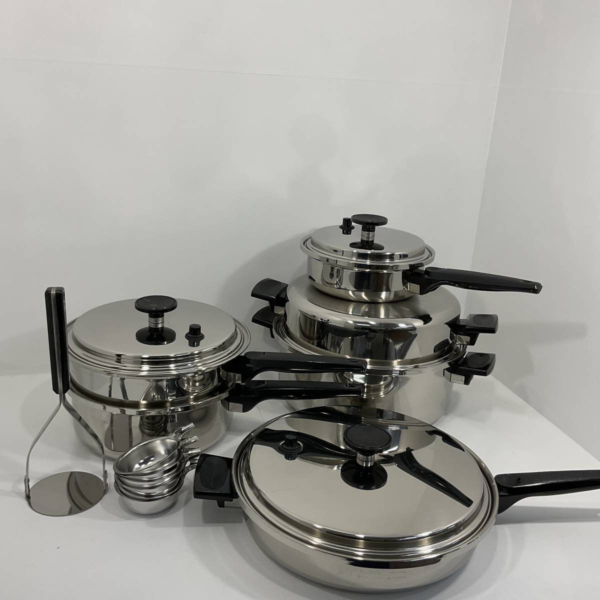 Yahoo!オークション - 【未使用】EHP EKCO 鍋セット USA製 8点 Yahoo!オークション - 【未使用】EHP EKCO 鍋セット USA製 8点
