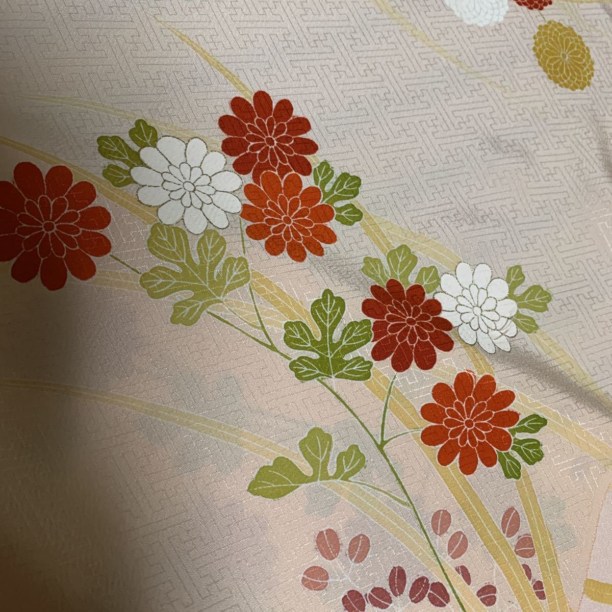  silk crepe-de-chine kimono is gire approximately 37×82 light pink . floral print gold paint colorful flap hanging weight .. decoration knob skill tsurushi kazari small articles piling collar date collar 