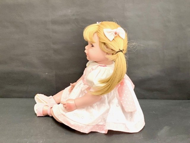 輸入品 アドラ ベビードール 幼児人形 お座り人形 本物そっくり リアル