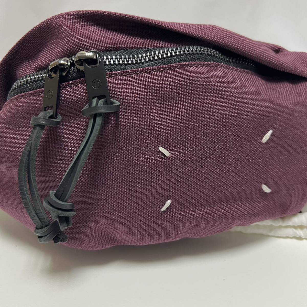 新品 メゾンマルジェラ 4ステッチ バムバッグ BUMBAG ウエスト バッグ ボディバッグ バーガンディ ショルダー ウエストバッグ 廃盤 カラー