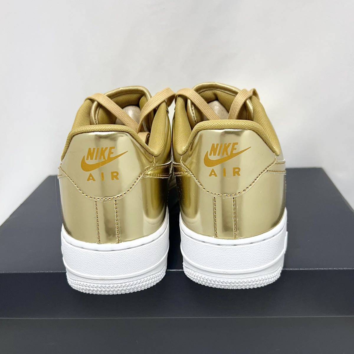 27cm 新品 NIKE ナイキ エア フォース1 AIR FORCE1 金 27cm 新品 NIKE ナイキ エア フォース1 AIR FORCE1 金