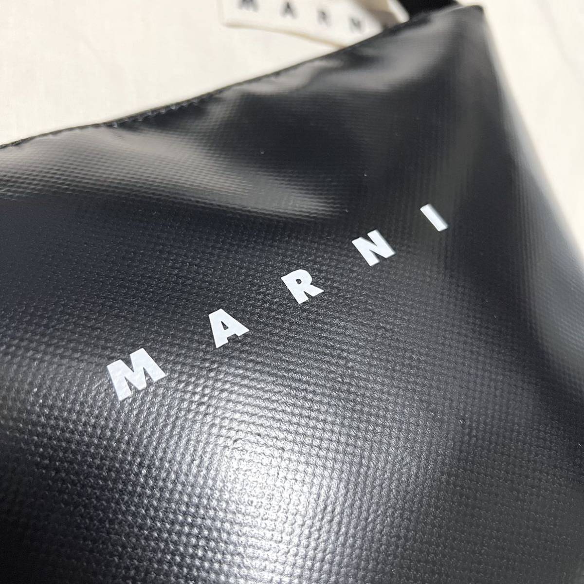  новый товар Marni MARNI TRIBECA сумка на плечо PVCbai цвет чёрный синий tech s коричневый -do сумка черный сумка на плечо Logo водонепроницаемый плечо ..