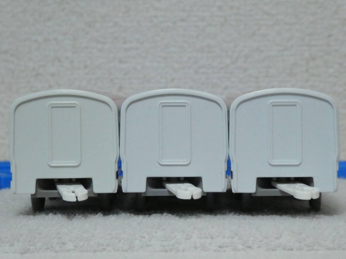プラレール JR東日本 E6系 秋田新幹線 こまち 中間車3両 清掃 整備済み プラレール JR東日本 E6系 秋田新幹線 こまち 中間車3両 清掃 整備済み