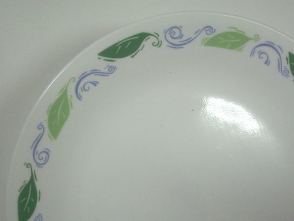 コレール CORELLE◆プレート 平皿 中皿 直径21cm◆耐熱 軽量 丈夫 USA製◆緑葉×黄緑葉 柄 その④の画像3