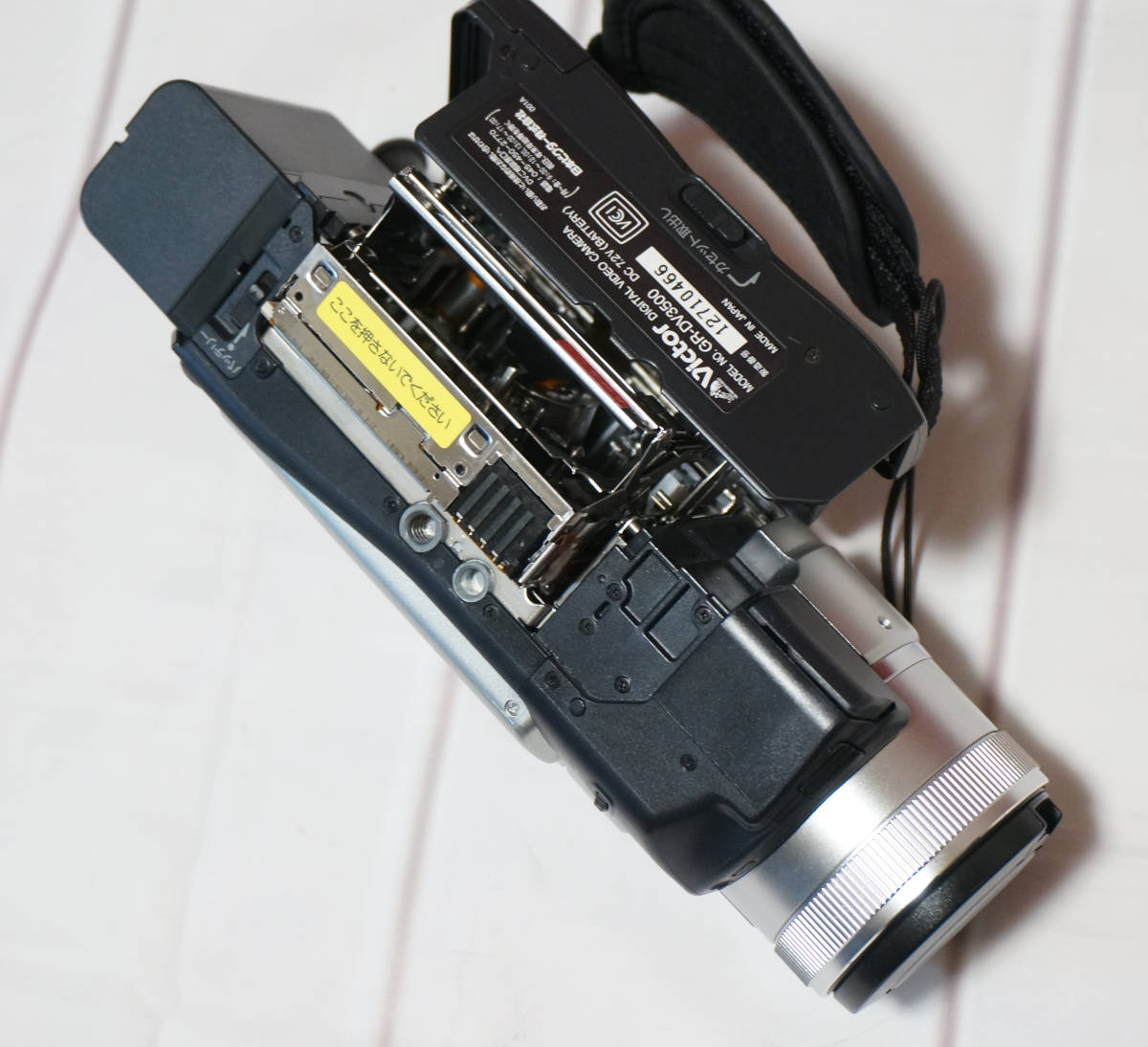 ビクター Victor デジタルビデオカメラ GR-DV3500 動作する美品 ビクター Victor デジタルビデオカメラ GR-DV3500 動作する美品