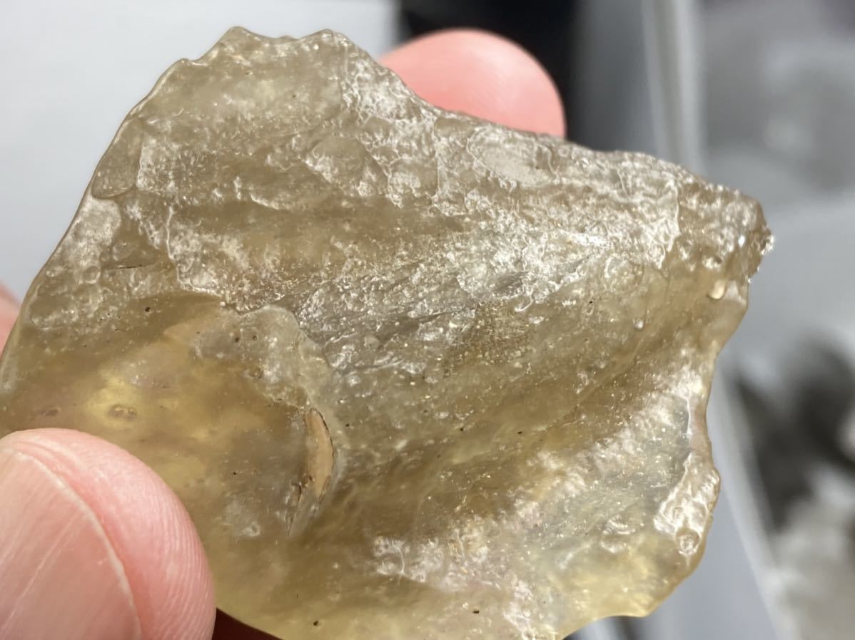 昔のもの】ブラック リビアングラス 原石 磨きなし 約30g 0623
