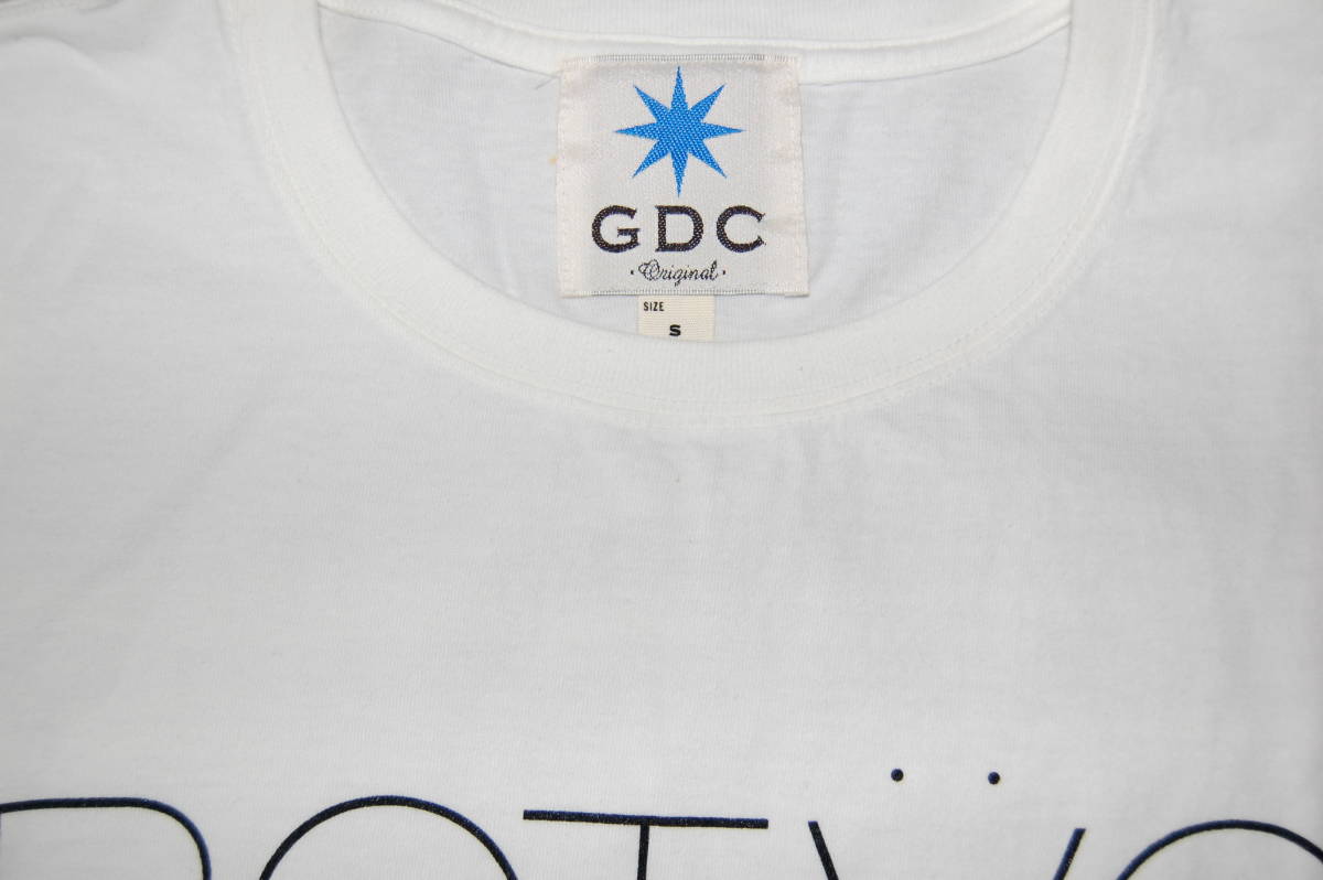 【新品未使用】汚れ有 GDC botanic tee タイポグラフィ スタイリスト 熊谷隆志 グラフィック S Tシャツ ロゴ ユニセックス ホワイト 日本製_小さな汚れです。