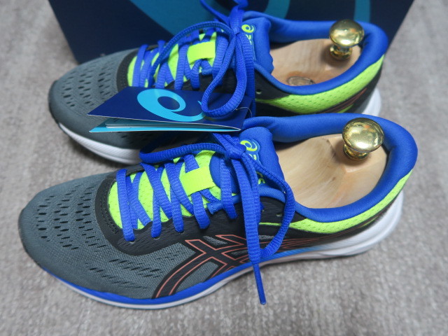 1.3万 超美品 タグ箱付★軽量性と通気性抜群 ランニングシューズ Asics Gel-Excite 6 Running Shoes 1011A594 Steel Grey/Black 24.5cm_画像4